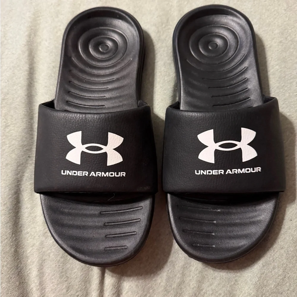 Under Armour Black Slides with White Logo - YOUTH - Picture 1 of 2